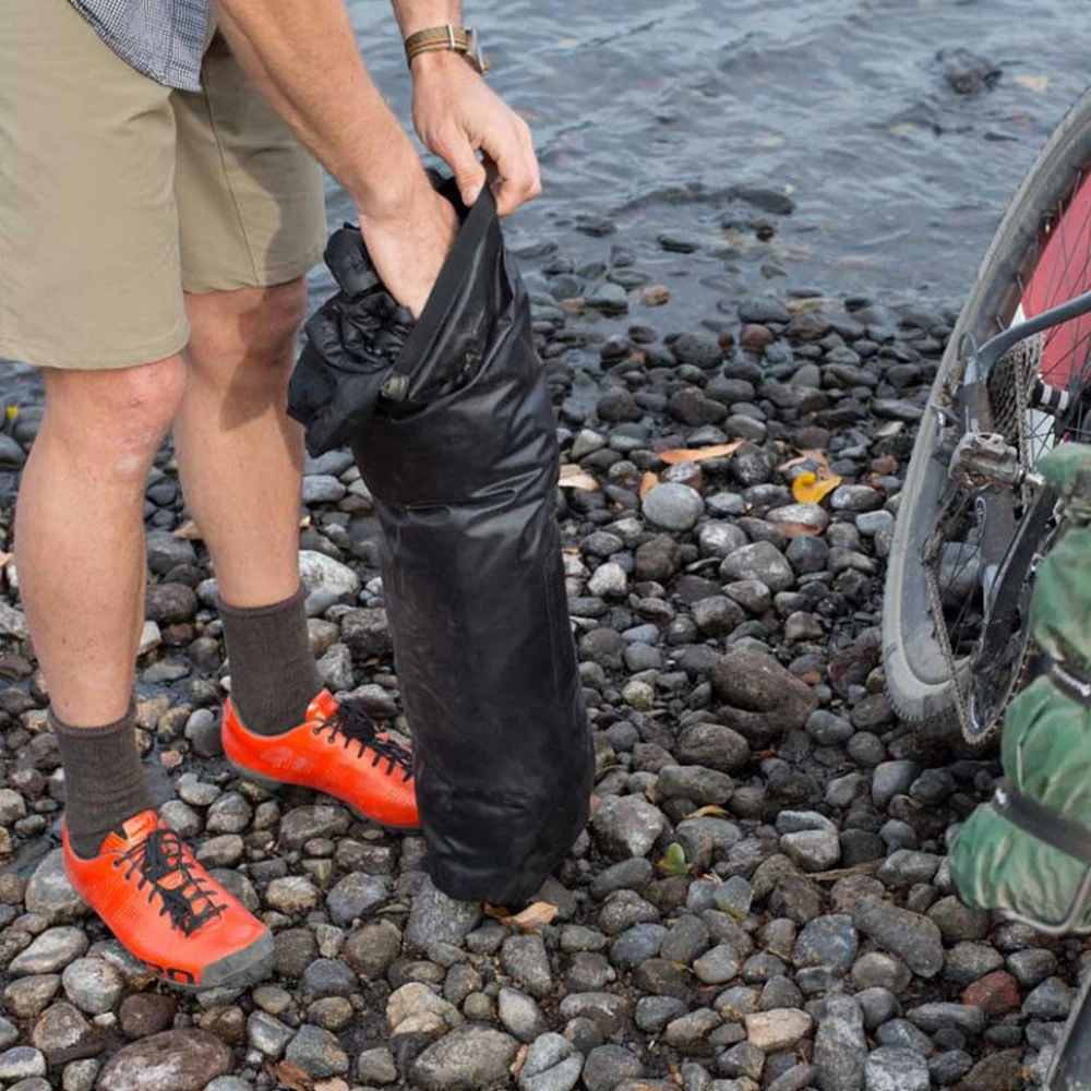 Blackburn OUTPOST Handlebar Roll & Drybag 3 Blackburn OUTPOST Handlebar Roll & Drybag – Image 3